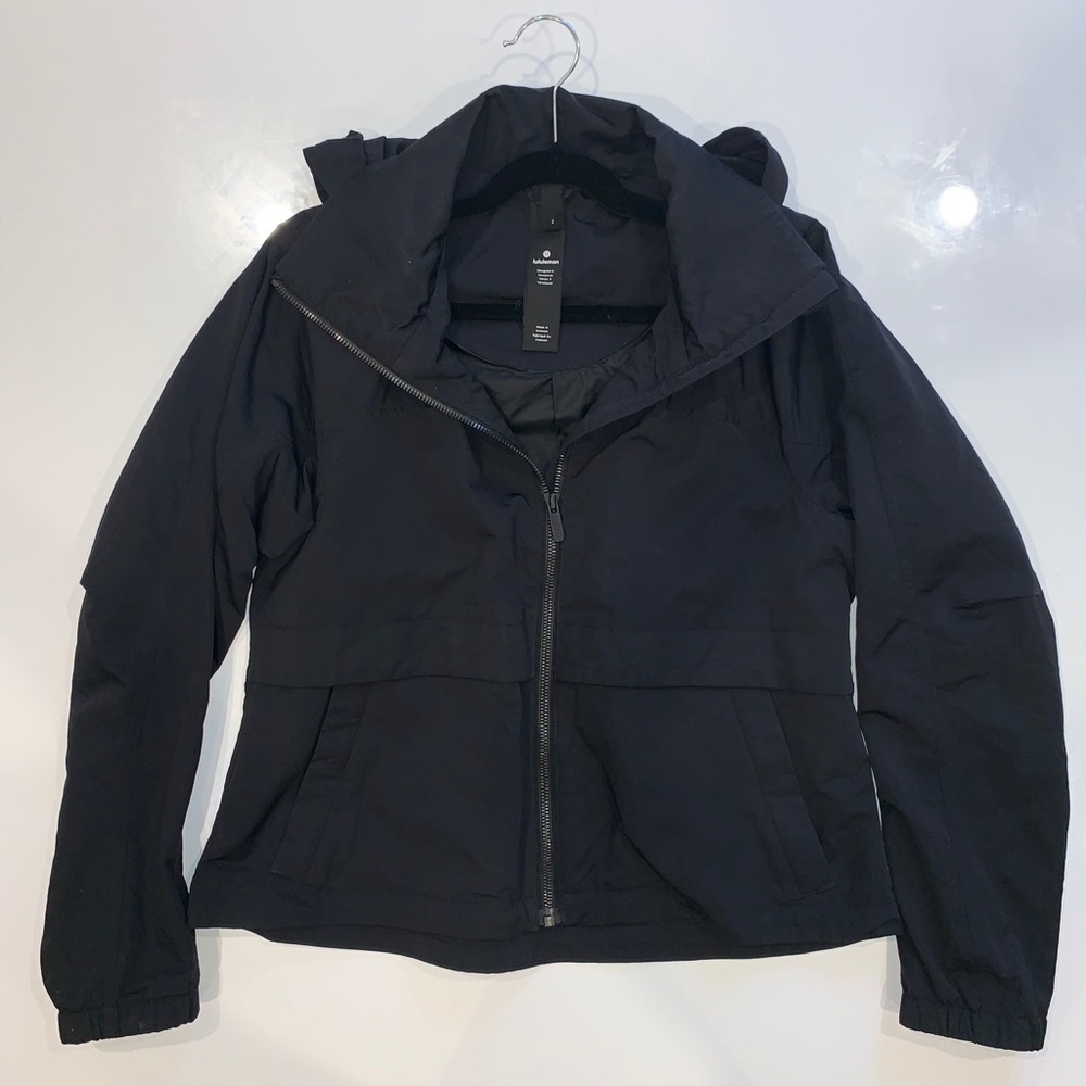 NWOT-Black lululemon windbreaker with hood